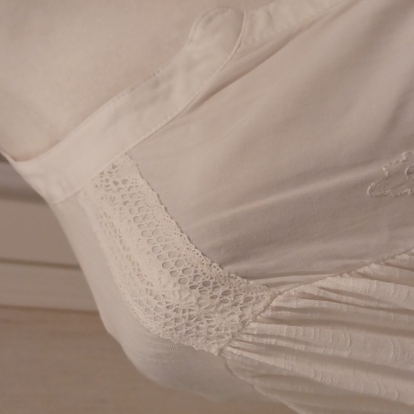 4/$80 White Floral Embroidered Blouse - Size Small - Picture 5 of 9